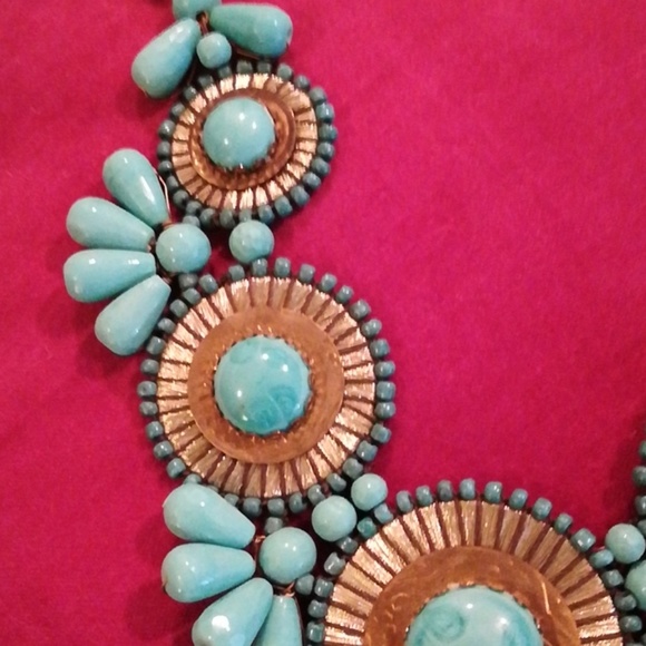 Faux turquoise statement necklace - Picture 3 of 6